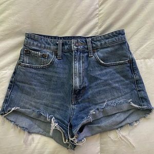 Lucky “pins” jean short